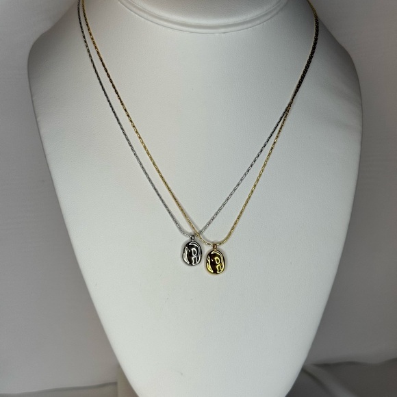 Elegant Gold and Silver Pendant Necklace - Picture 2 of 4